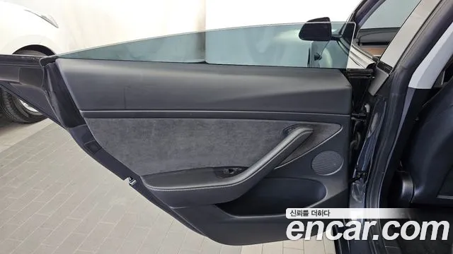 Tesla Model 3 — Фото автомобиля 14