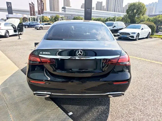 Mercedes-Benz E-Class — Фото автомобиля 5