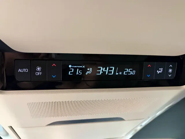 Toyota Alphard — Фото автомобиля 23