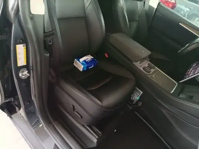 Tesla Model Y — Фото автомобиля 19