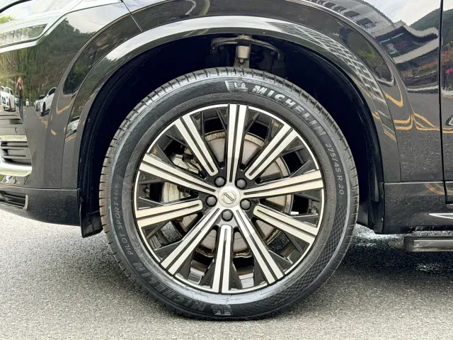 Volvo XC90 — Фото автомобиля 25