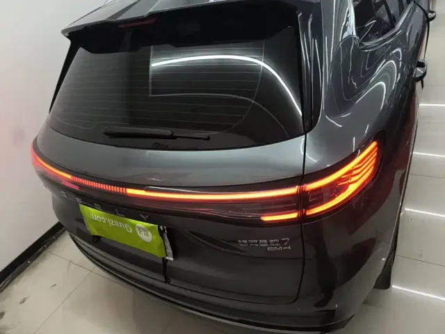 Geely Galaxy Starship 7 EM-i — Фото автомобиля 5