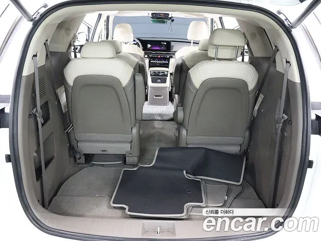 Kia Carnival Generation 4 — Фото автомобиля 5