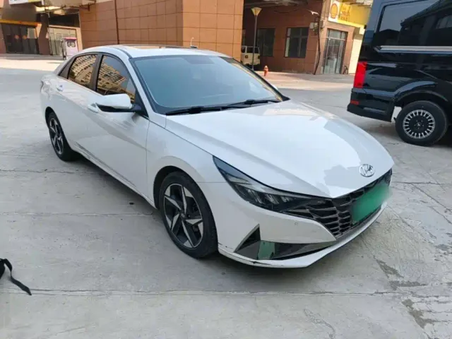 Hyundai Elantra — Фото автомобиля 3