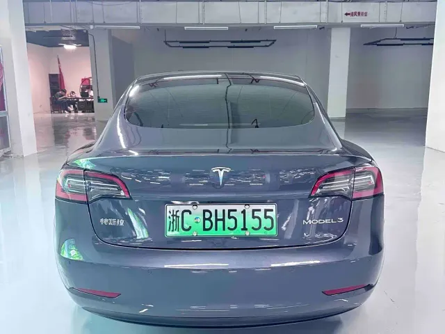 Tesla Model 3 — Фото автомобиля 6