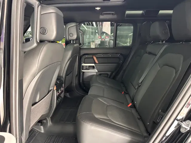 Land Rover Defender — Фото автомобиля 9