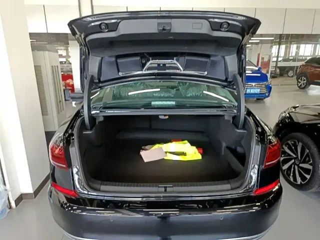 Volkswagen Passat — Фото автомобиля 18