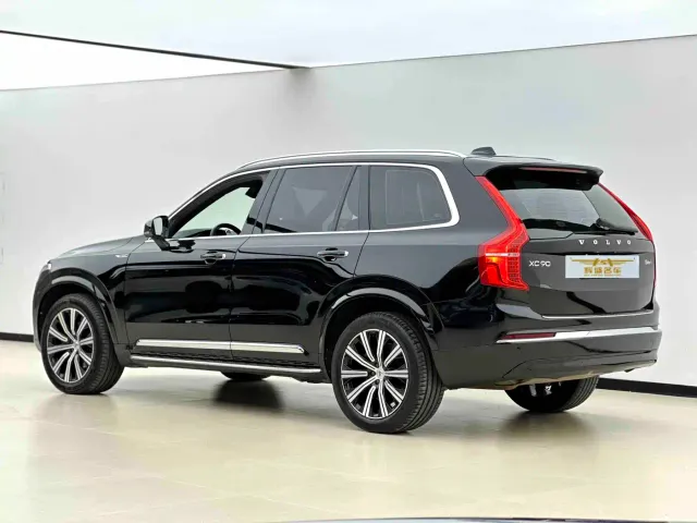 Volvo XC90 — Фото автомобиля 3