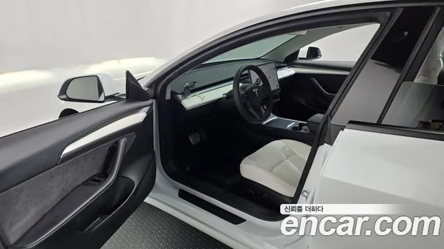 Tesla Model 3 — Фото автомобиля 15