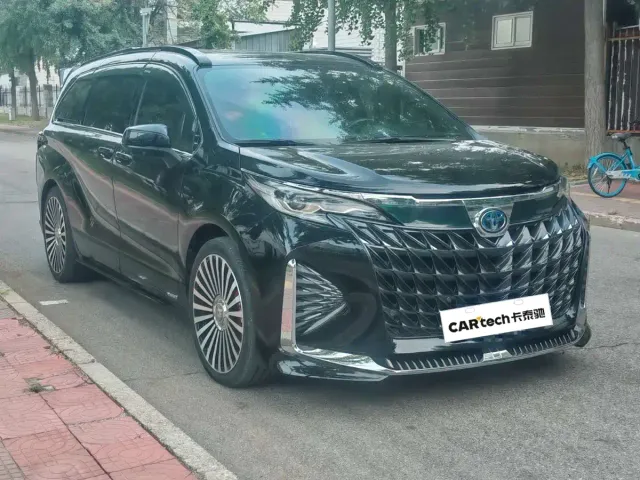 Toyota Sienna — Фото автомобиля 2
