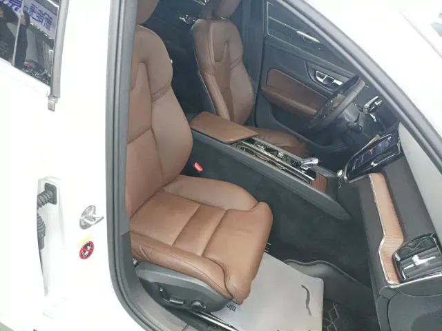 Volvo S60 — Фото автомобиля 19