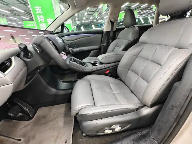 IM Motors LS6 — Фото автомобиля 10