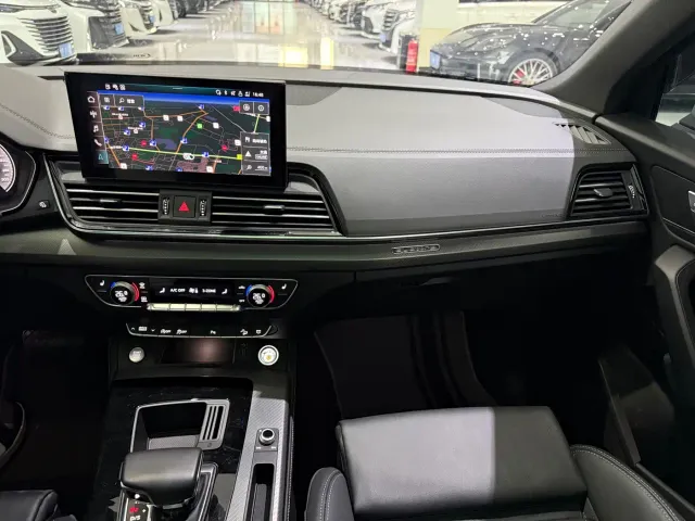Audi Q5L — Фото автомобиля 14