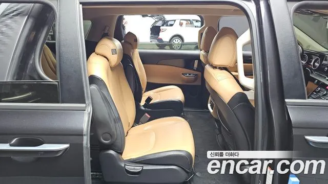 Kia Carnival Generation 4 — Фото автомобиля 11