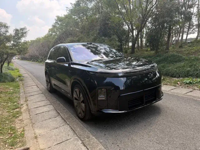 Li Auto L8 — Фото автомобиля 3