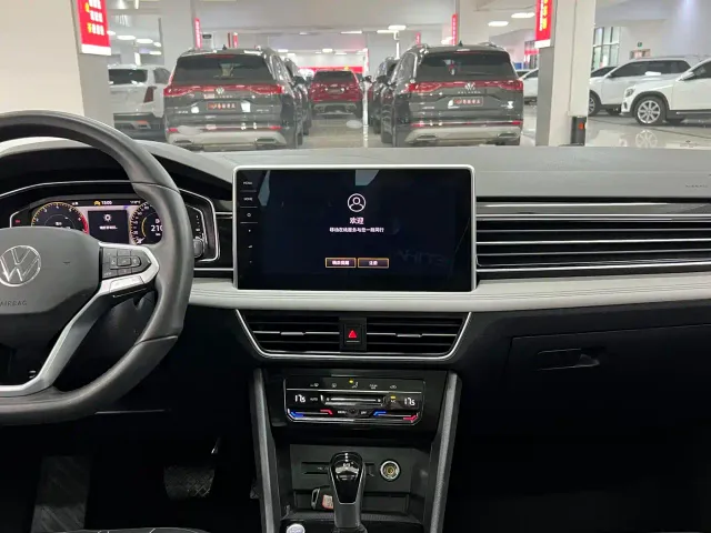 Volkswagen Tiguan L — Фото автомобиля 8