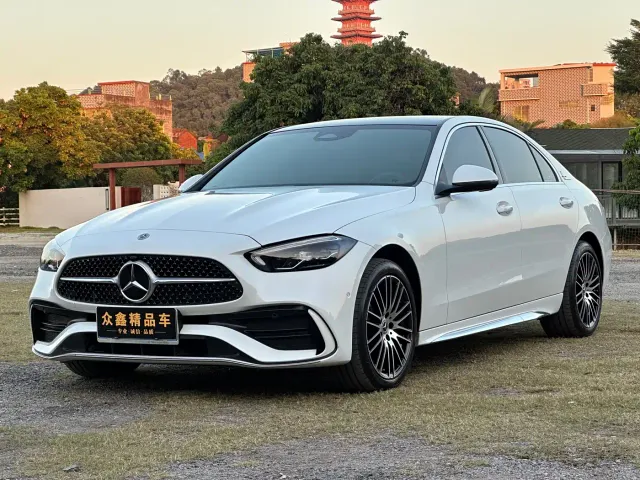 Фотография автомобиля — Mercedes-Benz C-Class