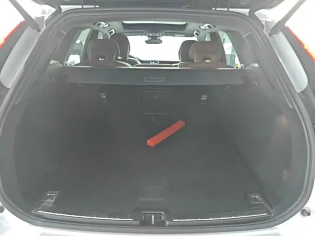 Volvo XC60 — Фото автомобиля 18