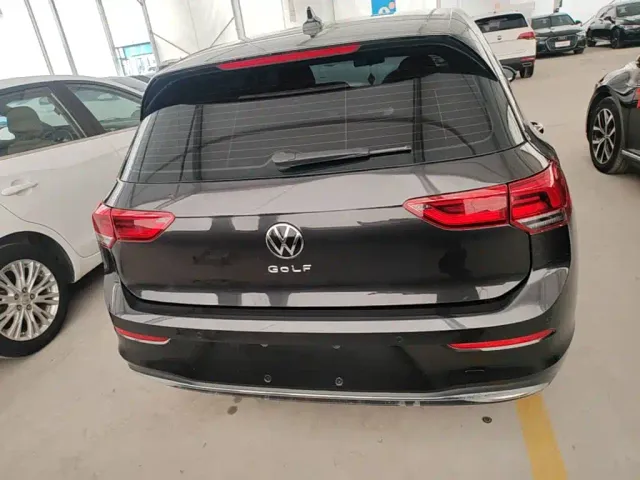 Volkswagen Golf — Фото автомобиля 5