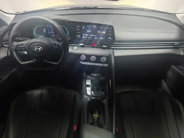 Hyundai Elantra — Фото автомобиля 11