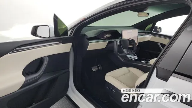 Tesla Model X — Фото автомобиля 10
