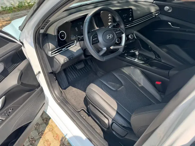 Hyundai Elantra — Фото автомобиля 9