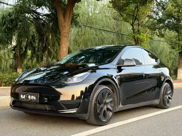 Фотография автомобиля — Tesla Model Y
