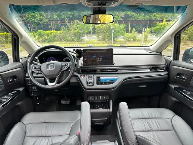 Honda Elysion — Фото автомобиля 9