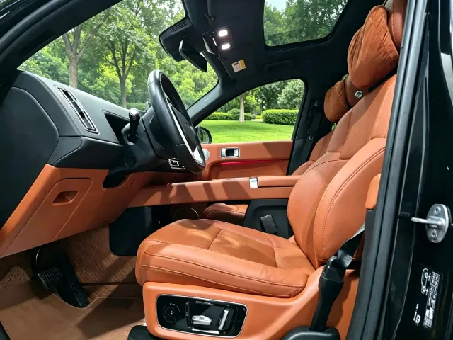 Li Auto L8 — Фото автомобиля 8
