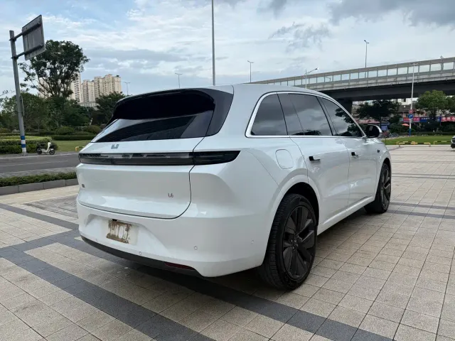 Li Auto L6 — Фото автомобиля 14