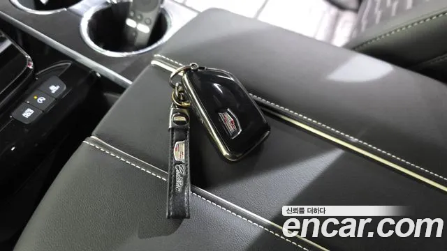 Cadillac Escalade — Фото автомобиля 30