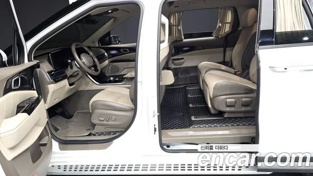 Kia Carnival Generation 4 — Фото автомобиля 12