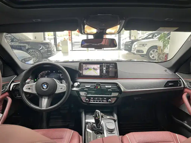 BMW 5 Series — Фото автомобиля 11