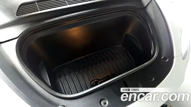 Tesla Model Y — Фото автомобиля 6