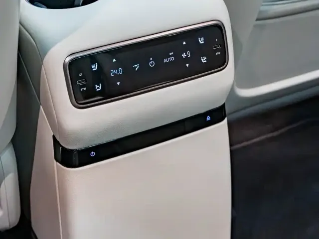 Li Auto Li i8 2025 Standard Edition — Фото автомобиля 10
