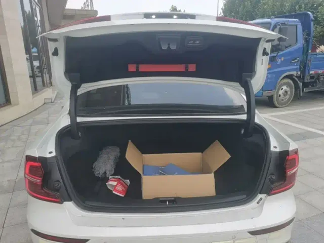 Volvo S60 — Фото автомобиля 18