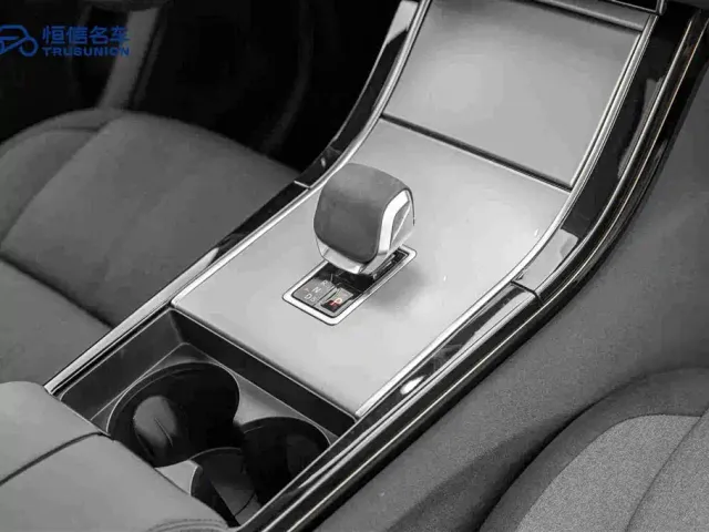 Land Rover Range Rover Velar — Фото автомобиля 19