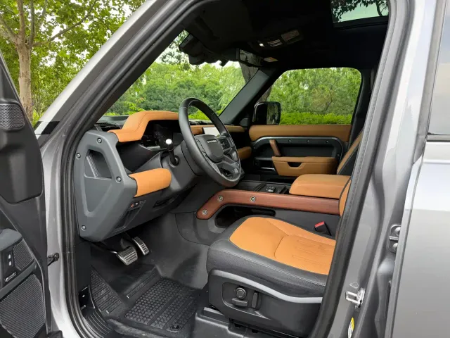 Land Rover Defender — Фото автомобиля 9