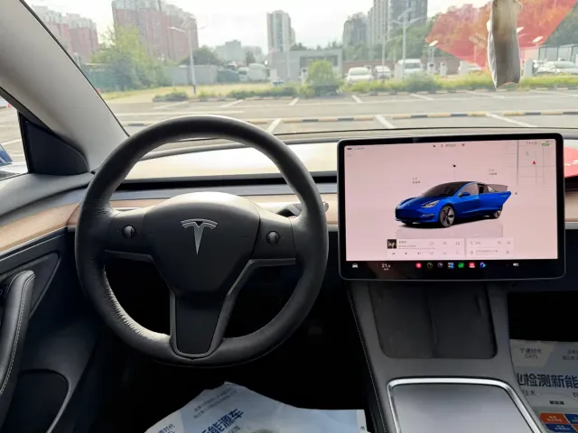 Tesla Model 3 — Фото автомобиля 9