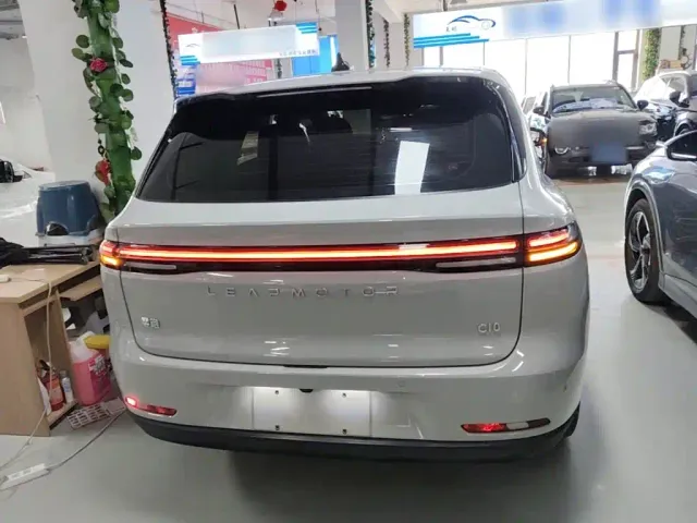 Leapmotor C10 — Фото автомобиля 5