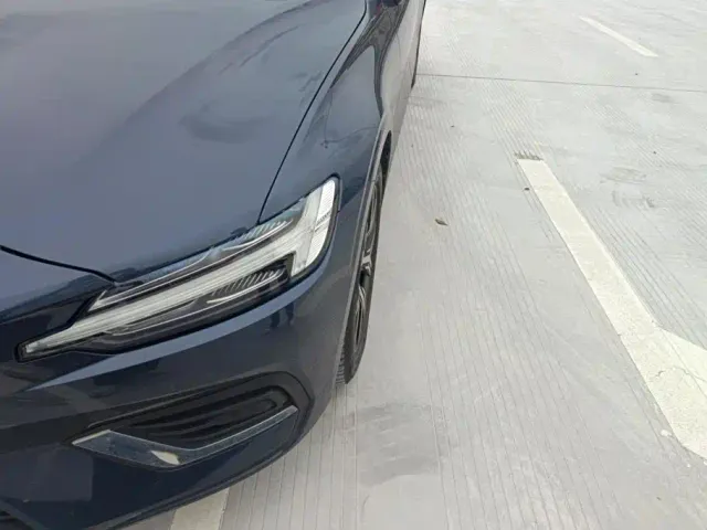 Volvo S60 — Фото автомобиля 5