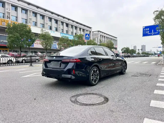 BMW 5 Series — Фото автомобиля 7
