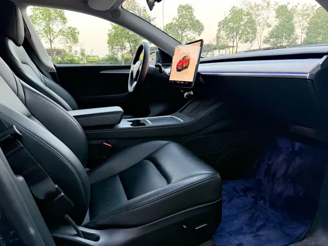 Tesla Model Y — Фото автомобиля 8