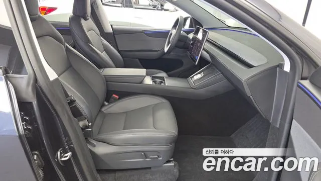 Tesla Model Y — Фото автомобиля 11