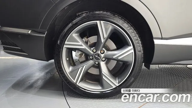 Фотография автомобиля — Genesis GV80 2.5T Бензин AWD
