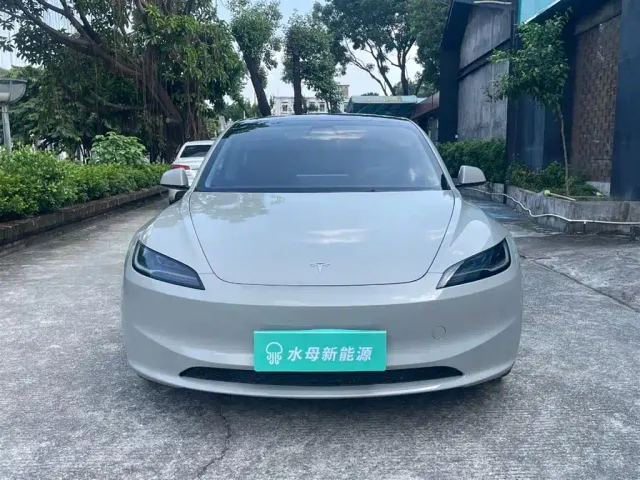 Tesla Model 3 — Фото автомобиля 2