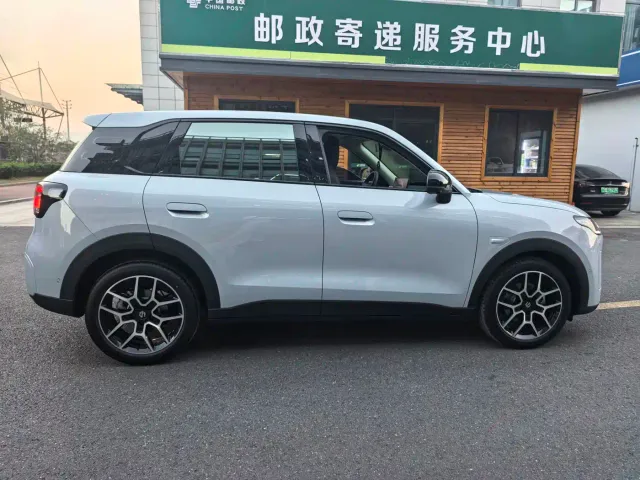 Leapmotor A10 — Фото автомобиля 11