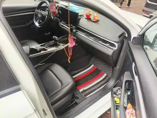 Geely Emgrand — Фото автомобиля 12