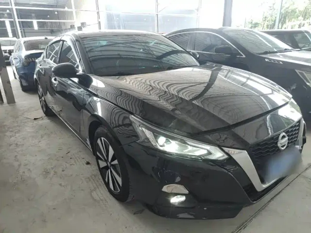 Nissan Teana — Фото автомобиля 3