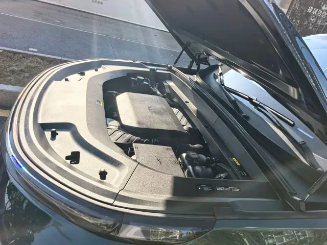 Li Auto L8 — Фото автомобиля 19